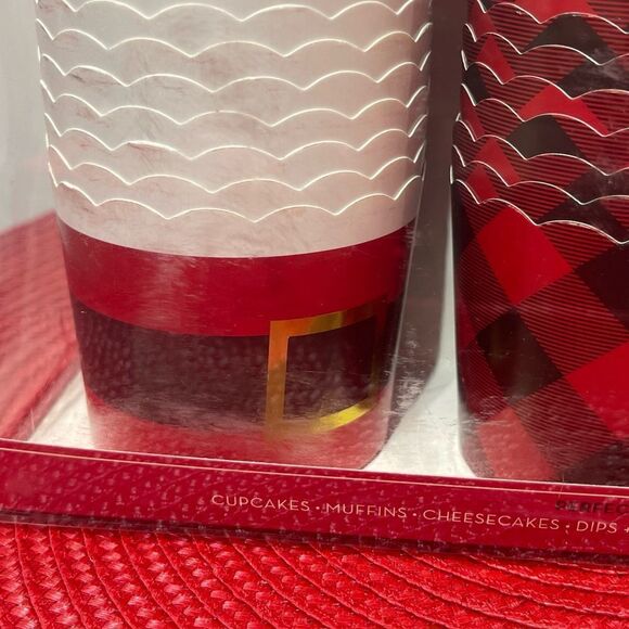 Simply Baked Christmas Baking Cups 75 pieces NWT - Picture 3 of 4